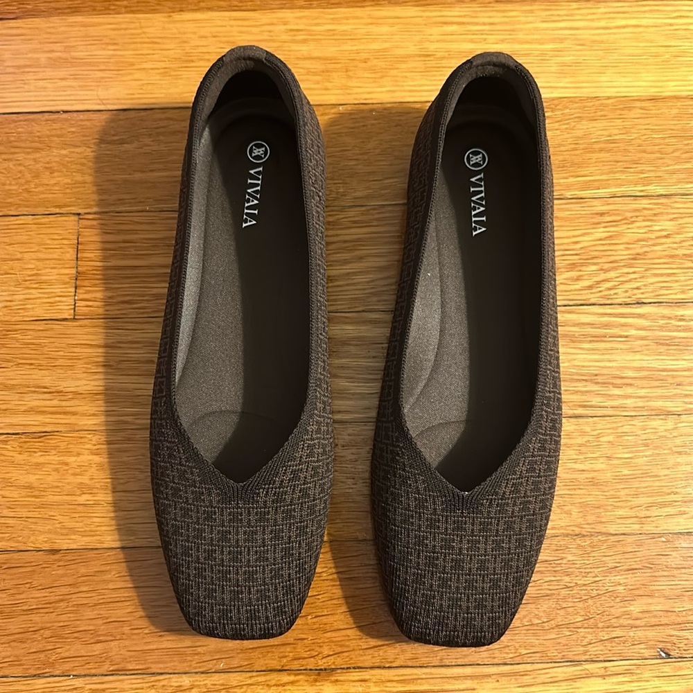 Vivaia Square-Toe V-Cut Flats (Margot 2.0) in Brown Chain NEW